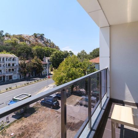 Modern 1-Bedroom Apartment With Free Parking Plovdiv Esterno foto