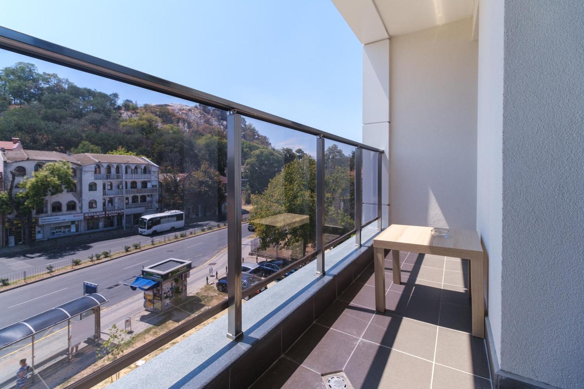 Modern 1-Bedroom Apartment With Free Parking Plovdiv Esterno foto