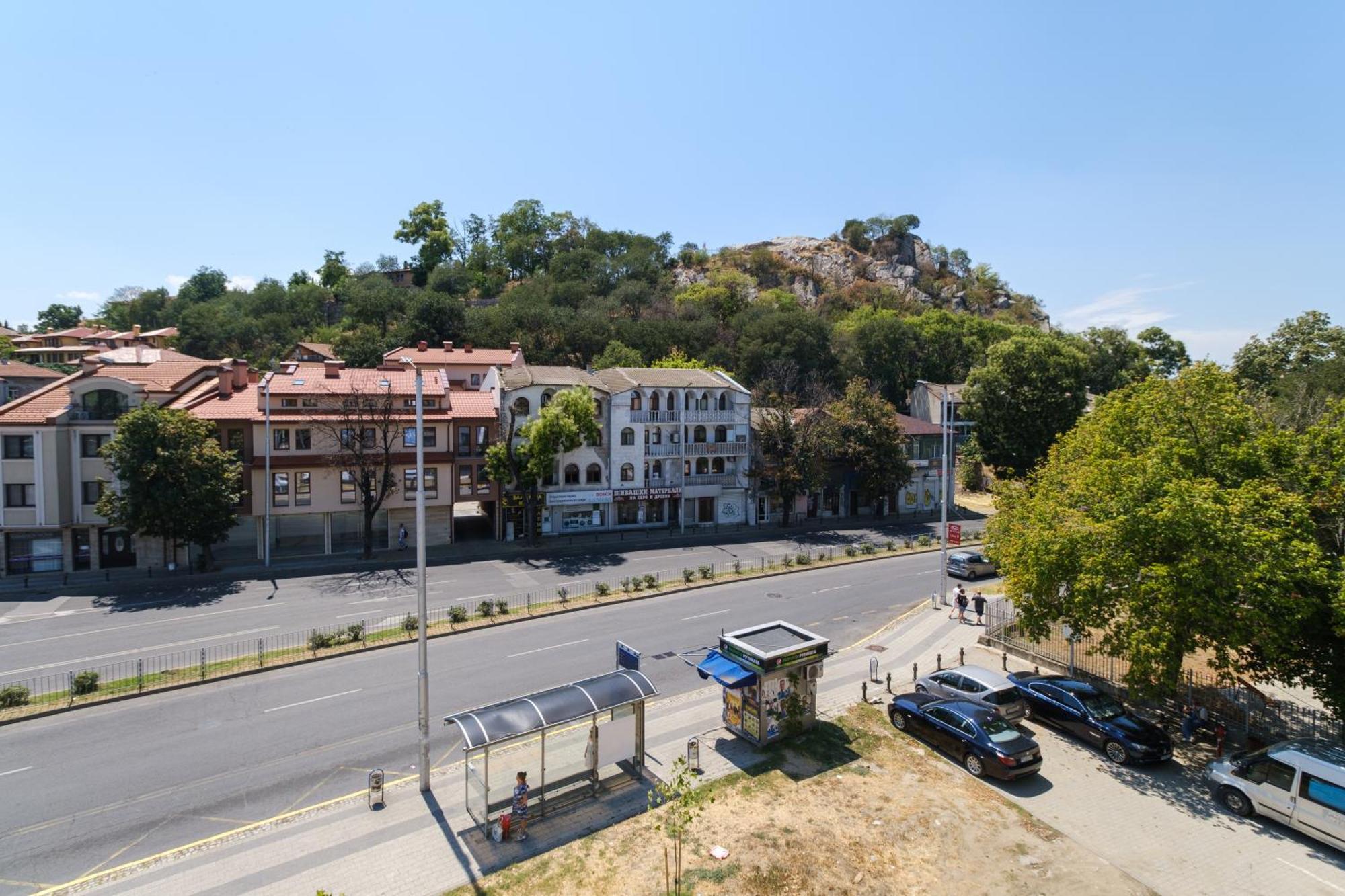 Modern 1-Bedroom Apartment With Free Parking Plovdiv Esterno foto
