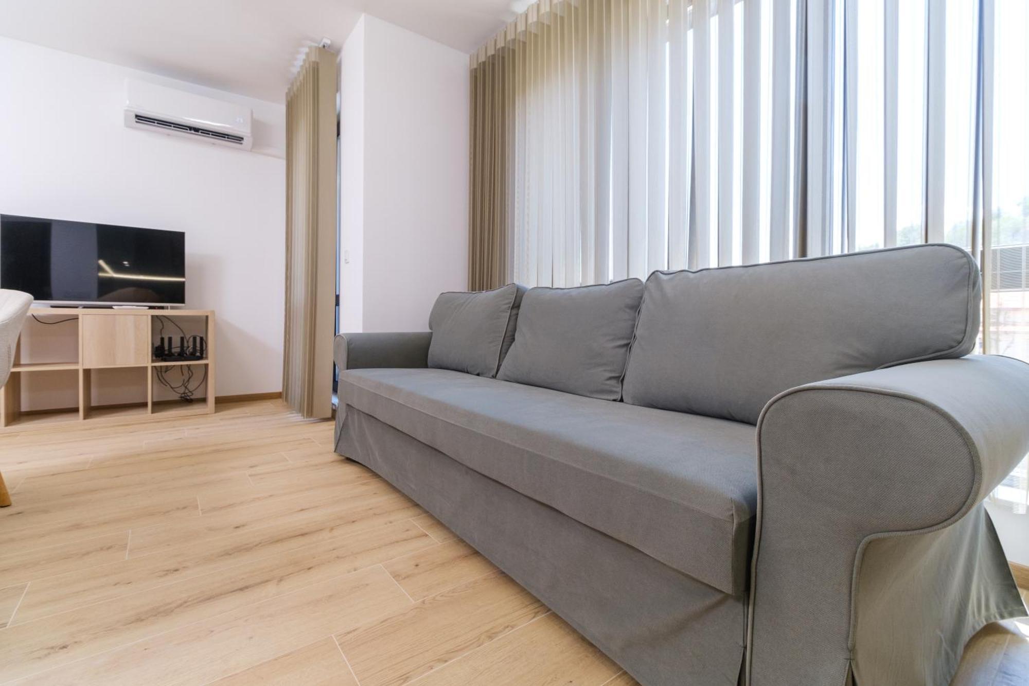 Modern 1-Bedroom Apartment With Free Parking Plovdiv Esterno foto