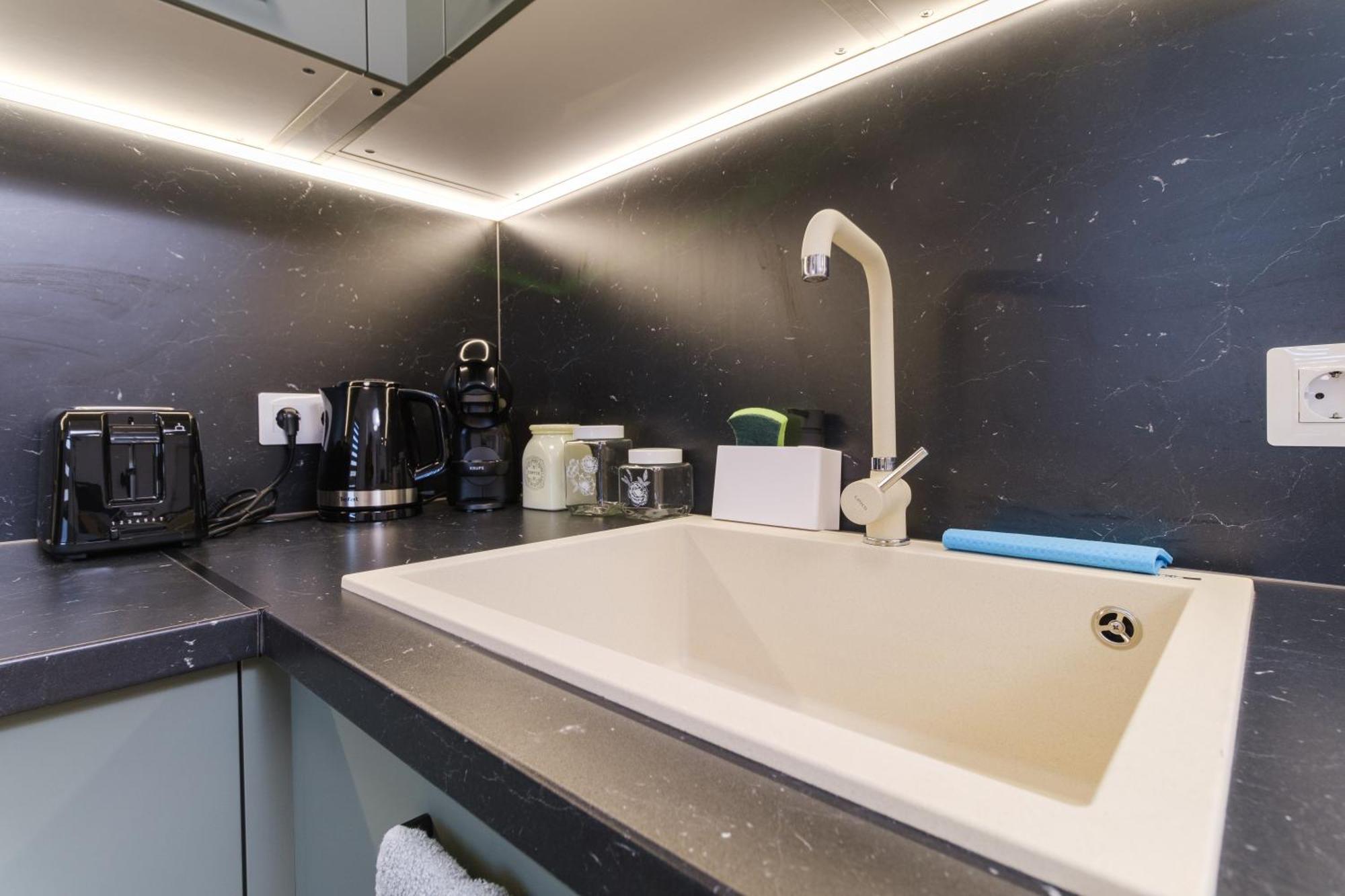 Modern 1-Bedroom Apartment With Free Parking Plovdiv Esterno foto