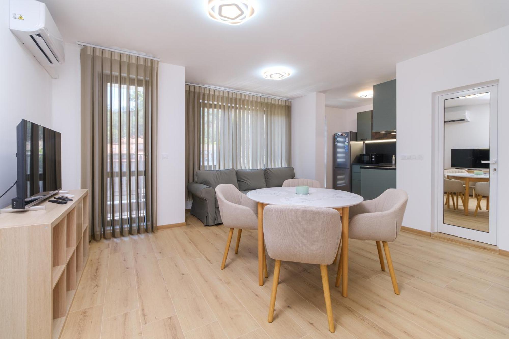 Modern 1-Bedroom Apartment With Free Parking Plovdiv Esterno foto