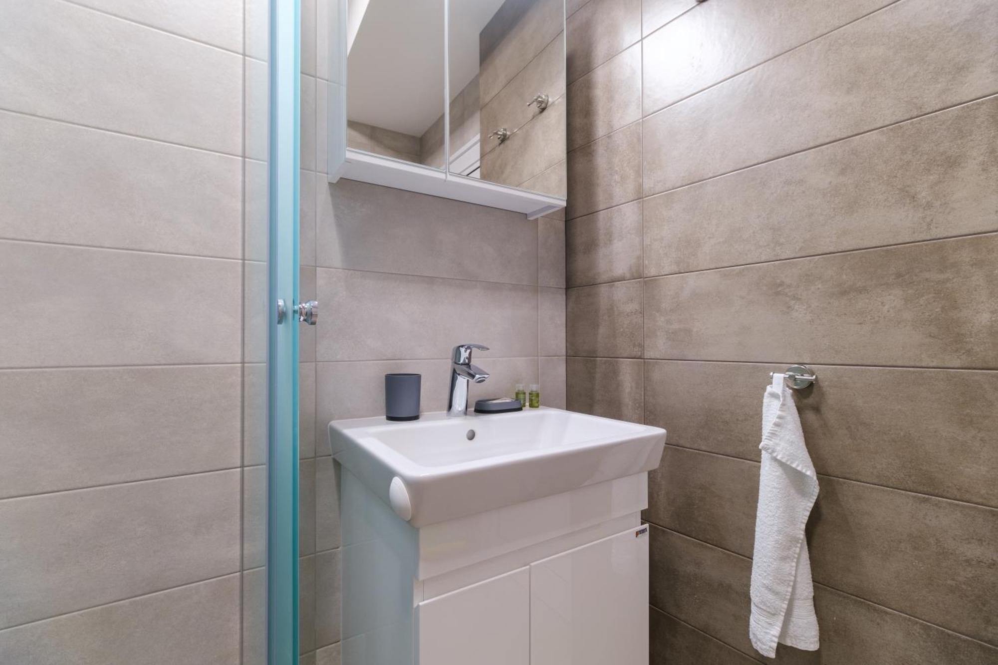 Modern 1-Bedroom Apartment With Free Parking Plovdiv Esterno foto