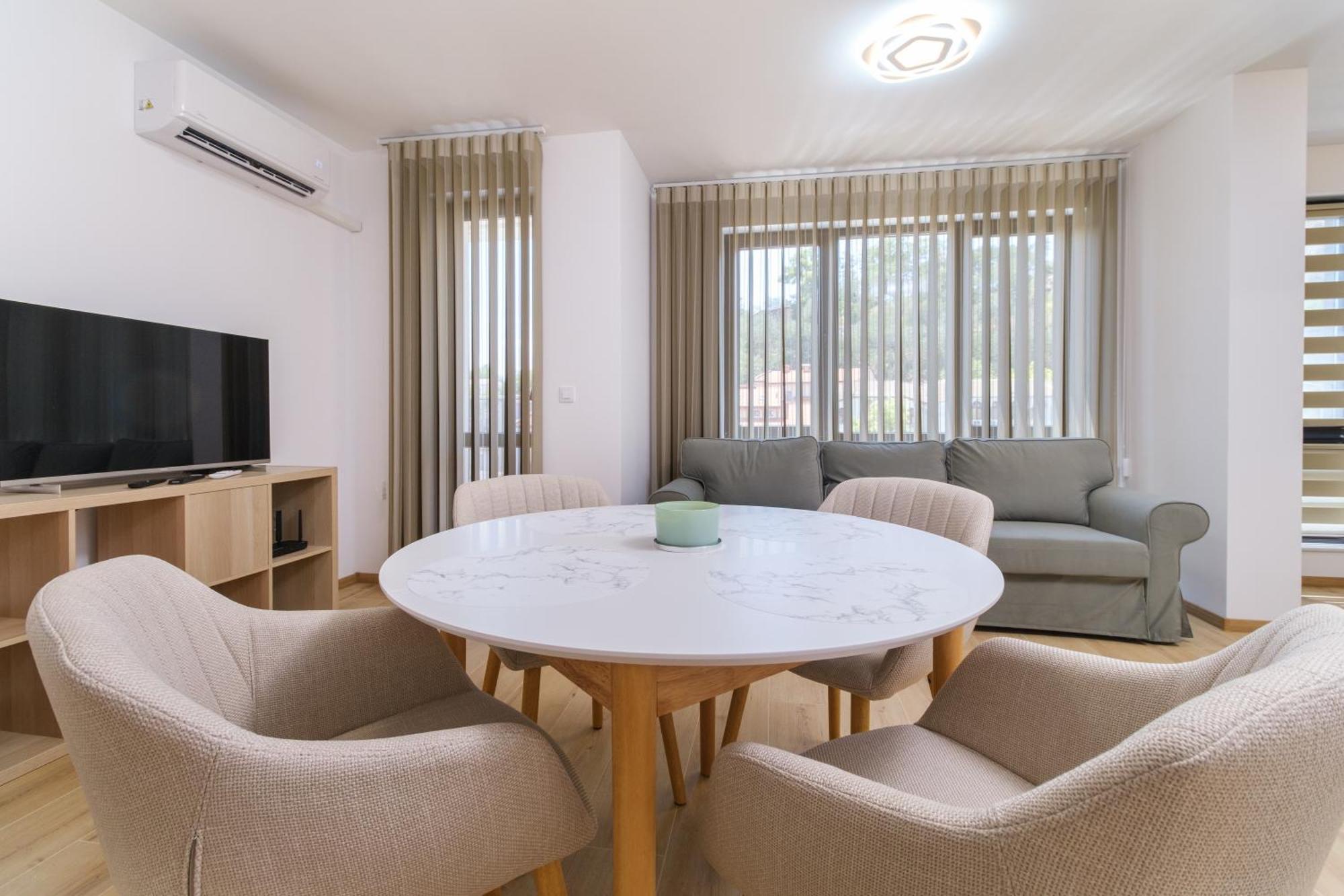 Modern 1-Bedroom Apartment With Free Parking Plovdiv Esterno foto