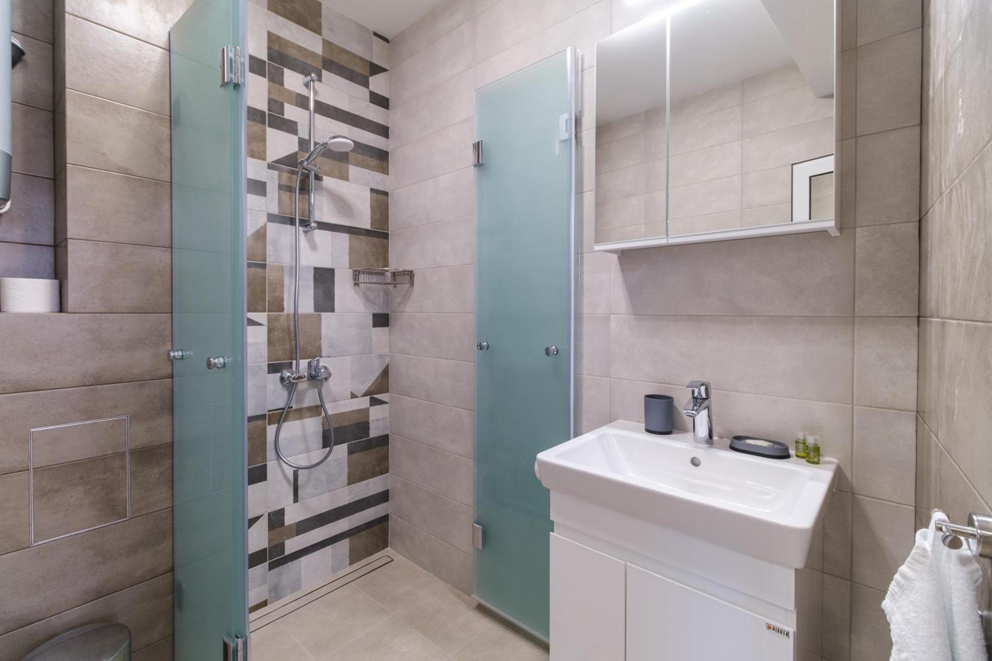 Modern 1-Bedroom Apartment With Free Parking Plovdiv Esterno foto