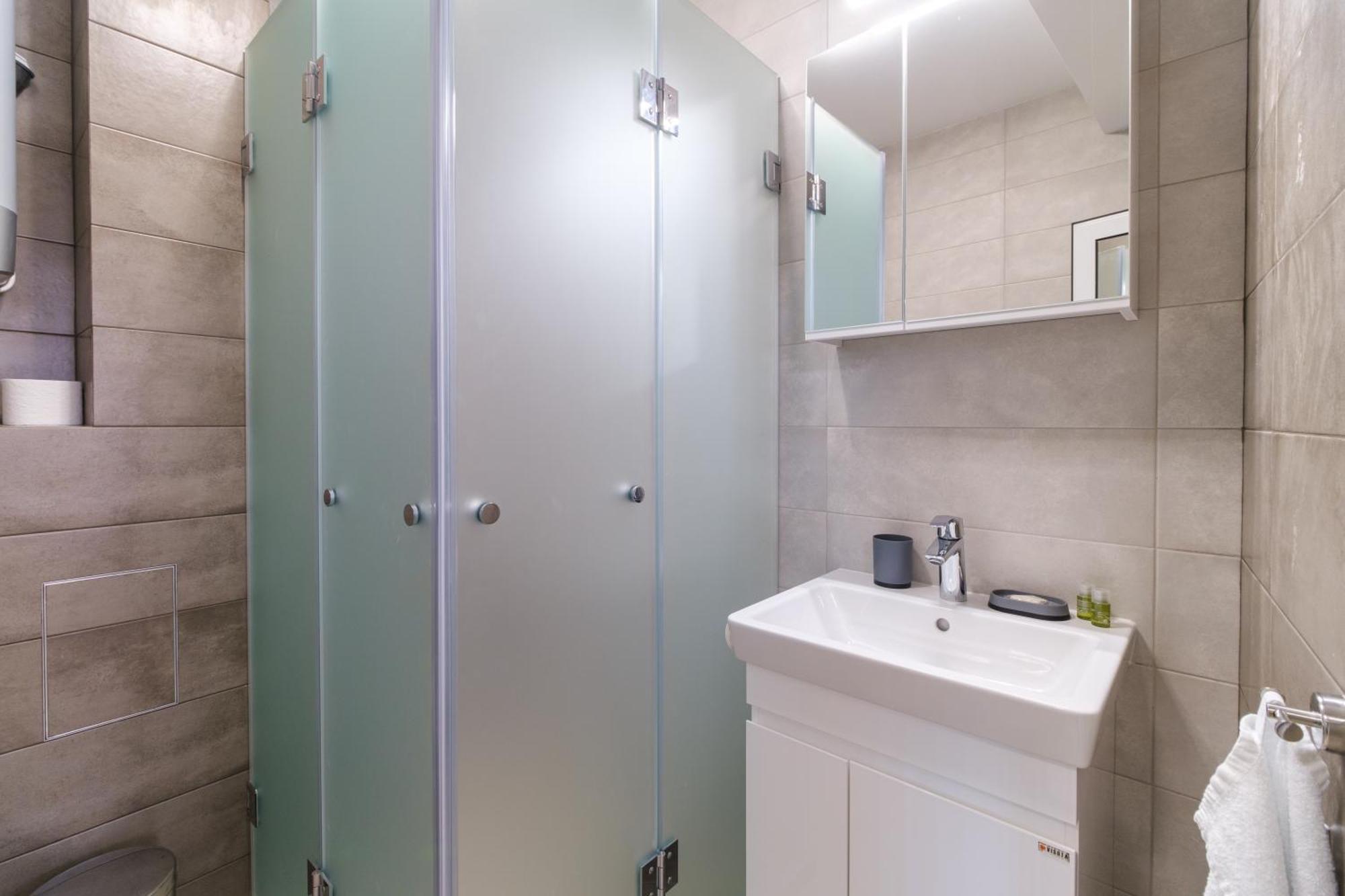 Modern 1-Bedroom Apartment With Free Parking Plovdiv Esterno foto