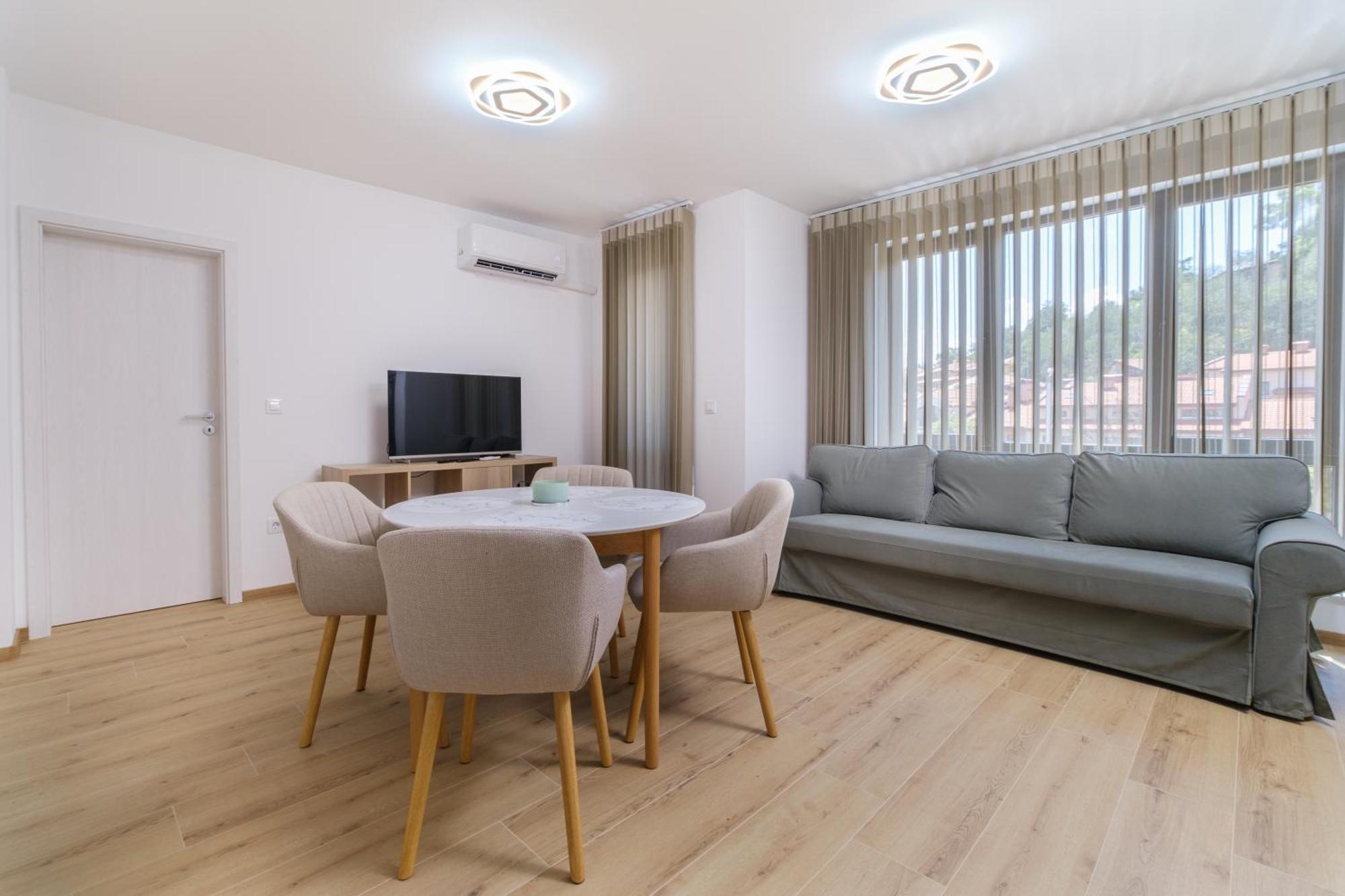 Modern 1-Bedroom Apartment With Free Parking Plovdiv Esterno foto