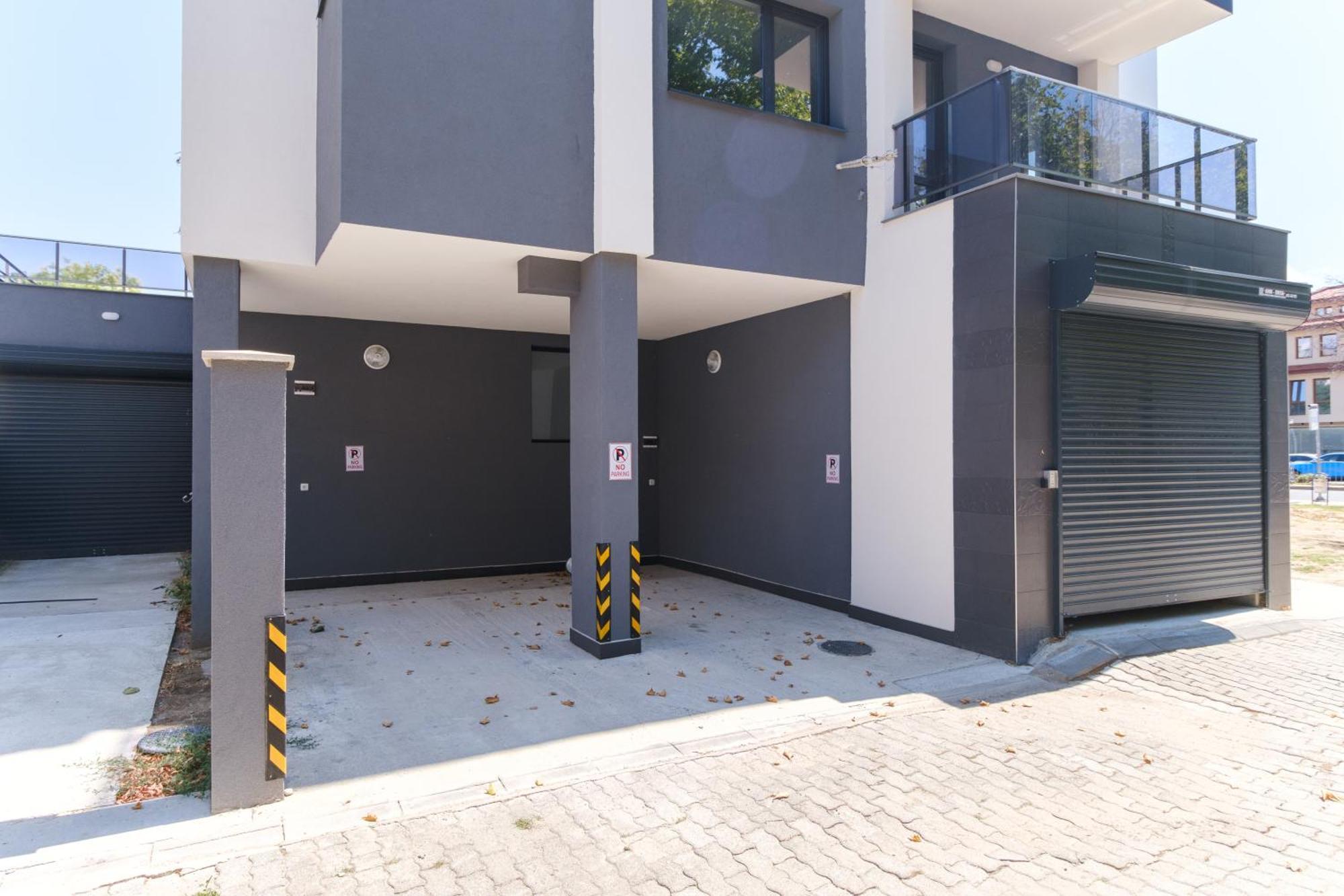 Modern 1-Bedroom Apartment With Free Parking Plovdiv Esterno foto