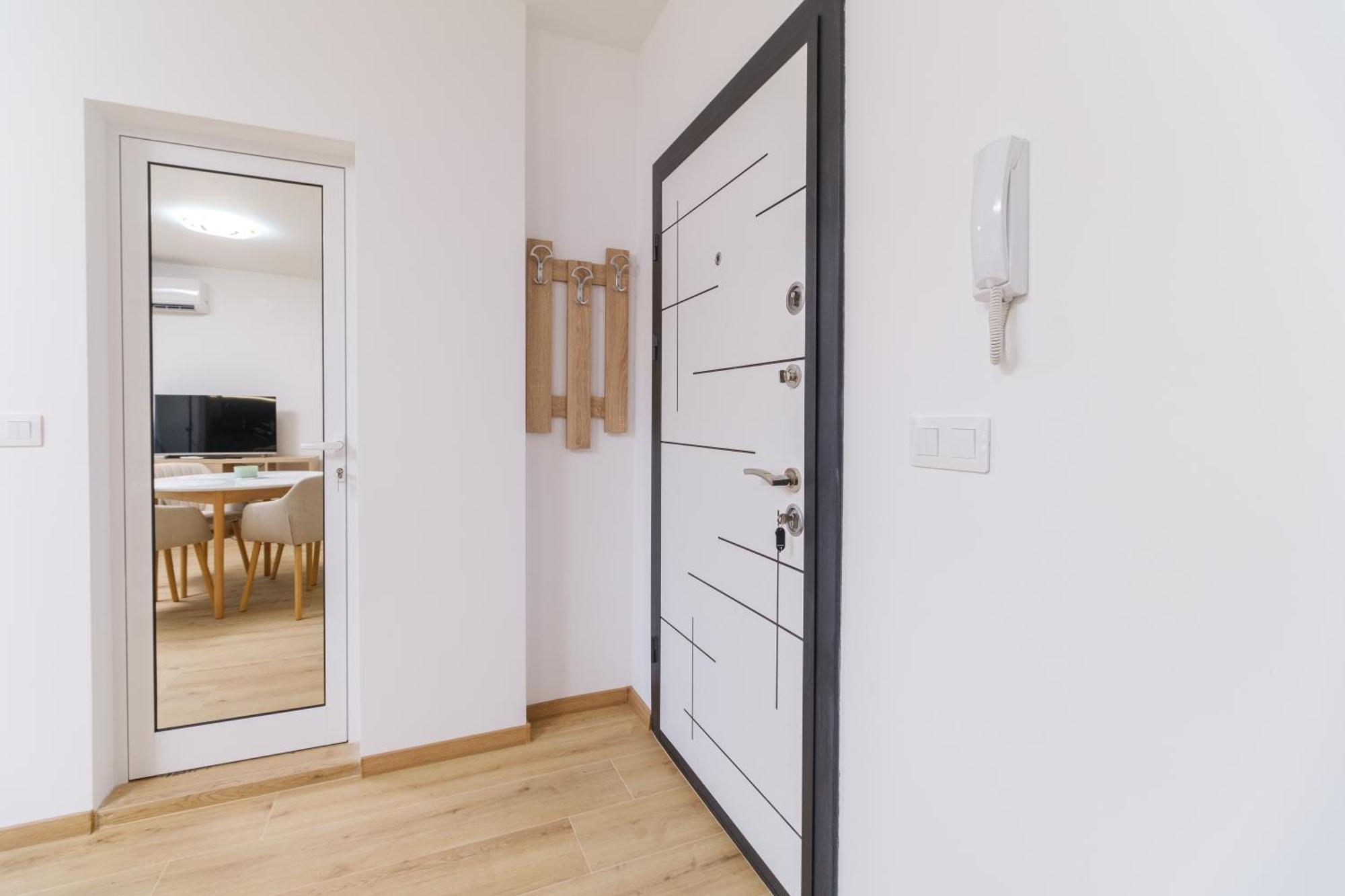 Modern 1-Bedroom Apartment With Free Parking Plovdiv Esterno foto