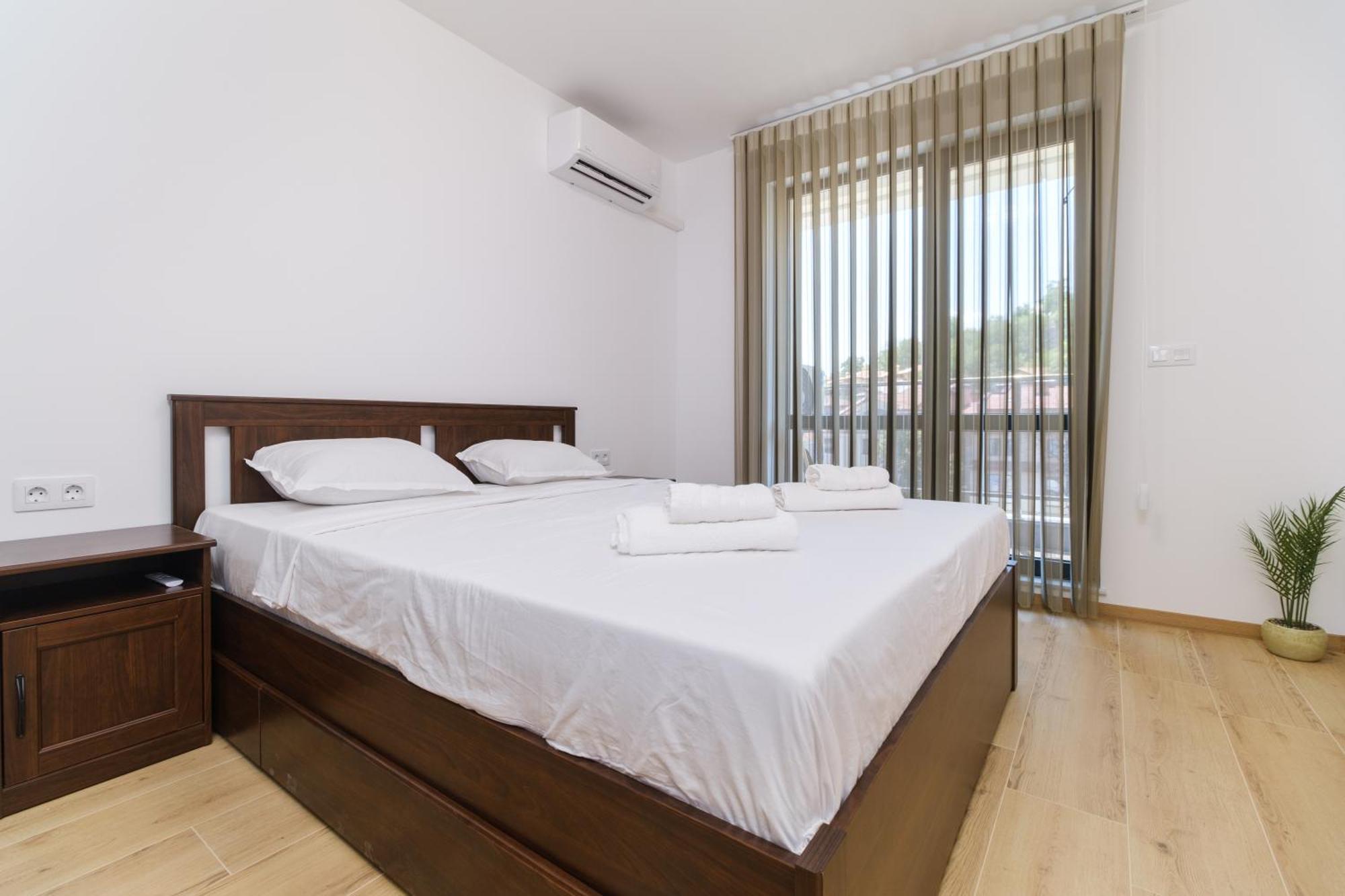 Modern 1-Bedroom Apartment With Free Parking Plovdiv Esterno foto